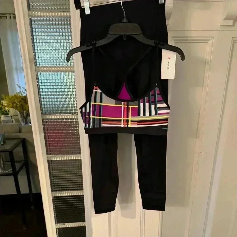 Fabletics Y-Back sports bra & hey nuts 7/8 Length high waist black leggings